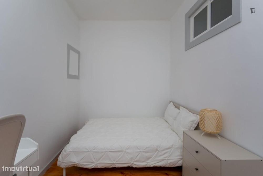 Apartamento com 5 quartos - localizado em Anjos Lisbon