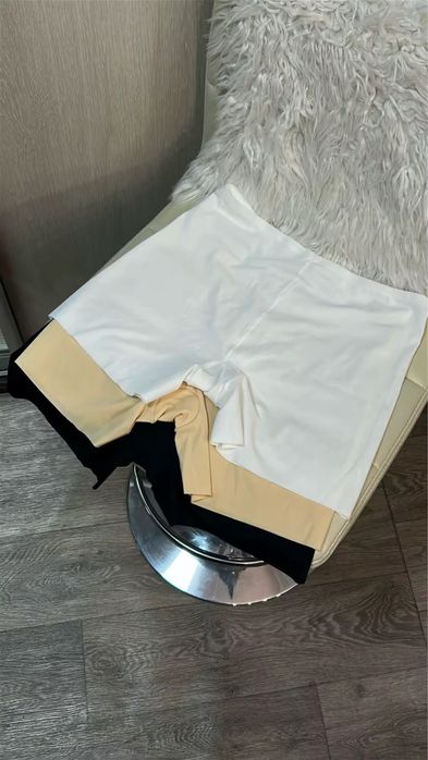 Жіночі безшовні короткі шорти тілесні білі чорні під спідницю