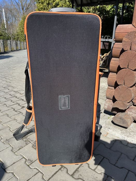 Велика валіза на колесах