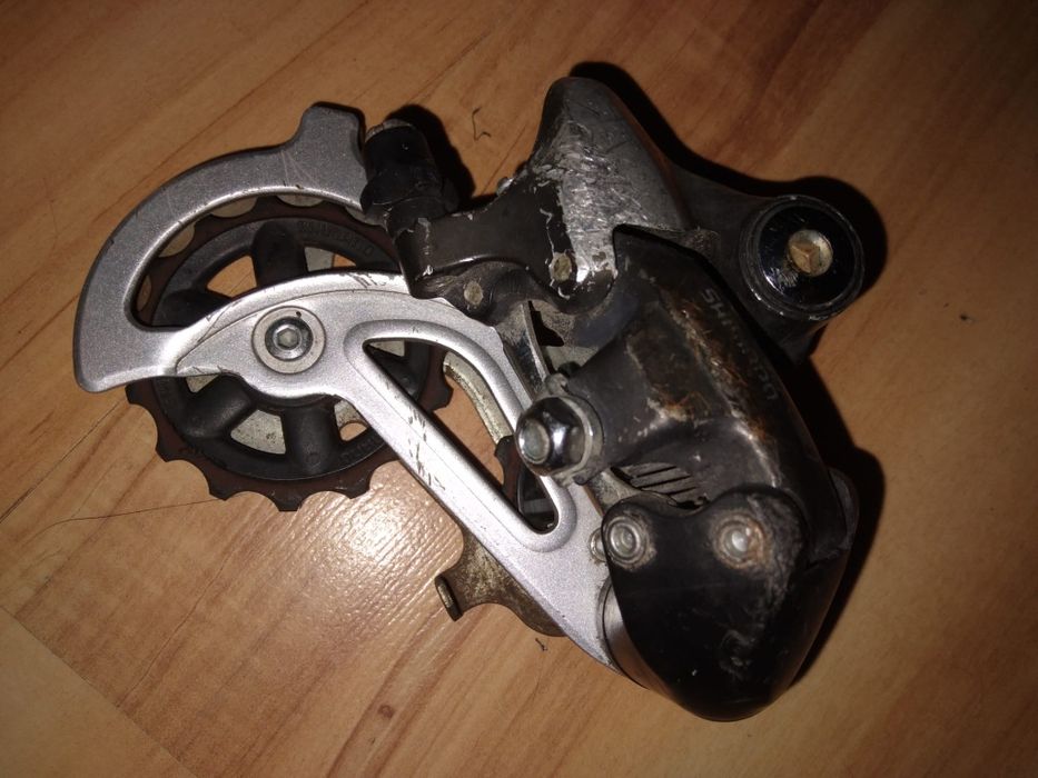 Tylnia przerzutka Shimano Acera.
