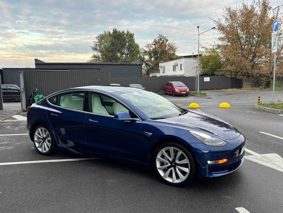 Продам Tesla Model 3 2020