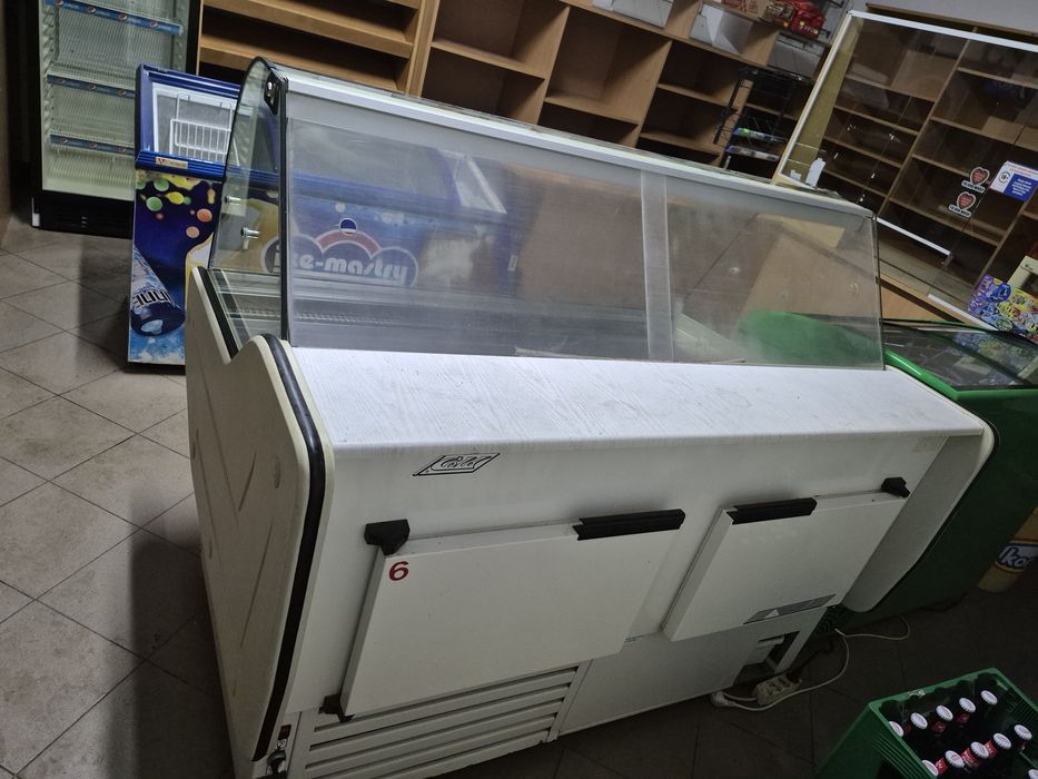 Chłodnia i lada chłodnicza .