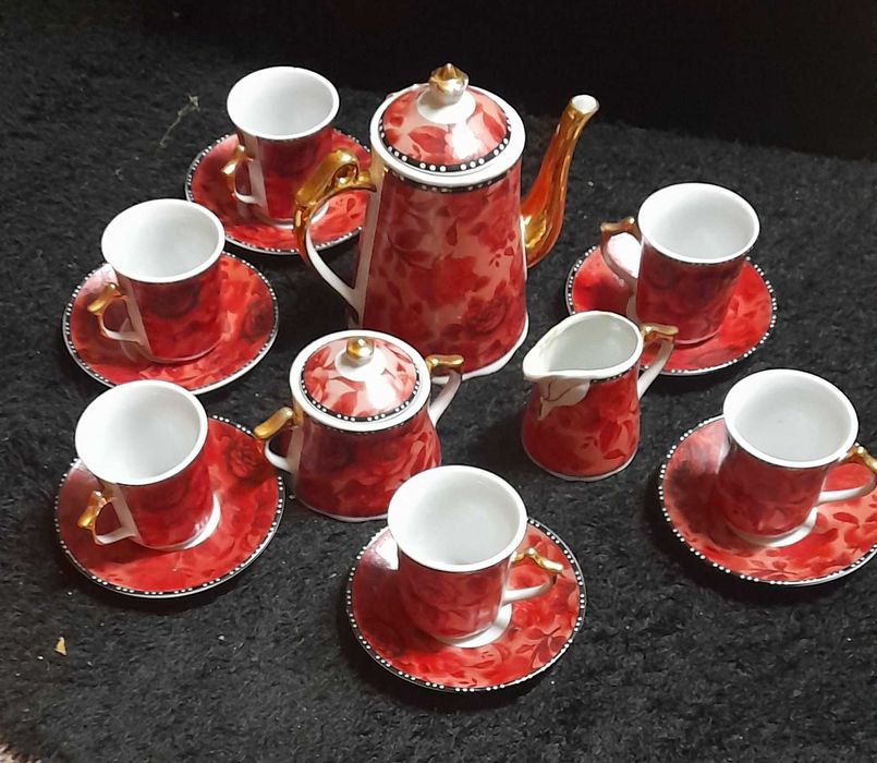 Serviço de  café  em cor carmesim moderno