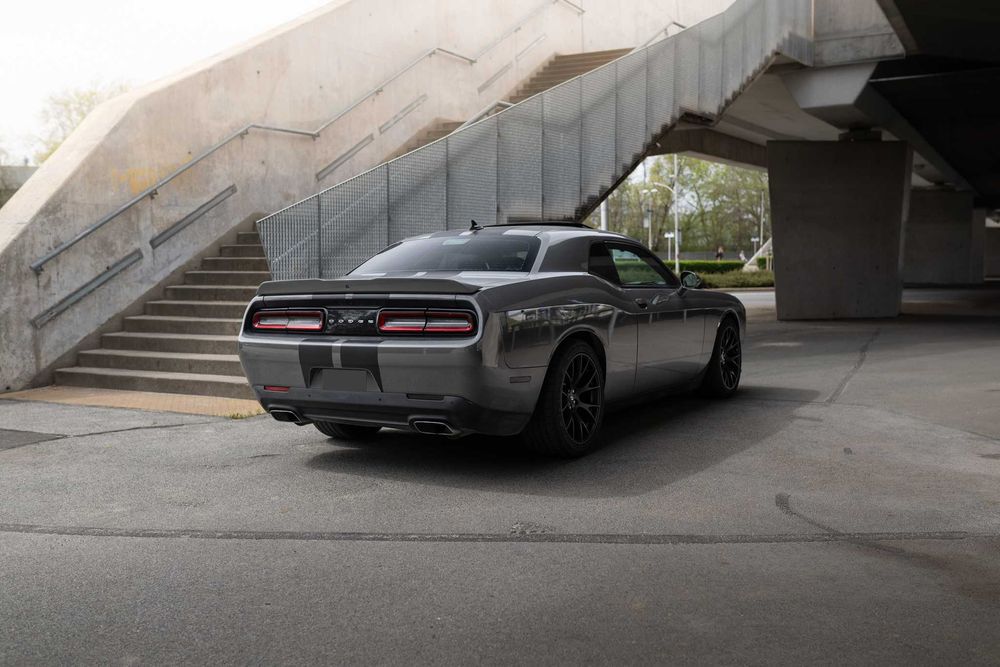 Dodge Challenger V8 na wynajem | 5.7L i 6.4L Widebody Wrocław