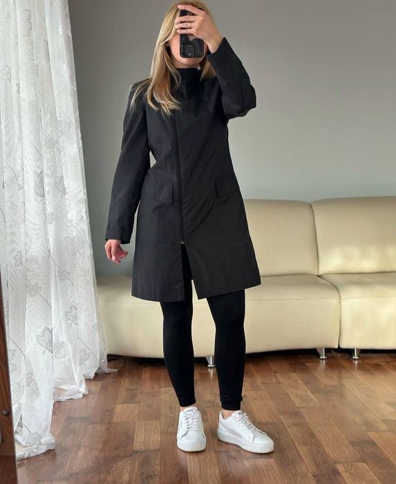 Чорний дощовик на замок