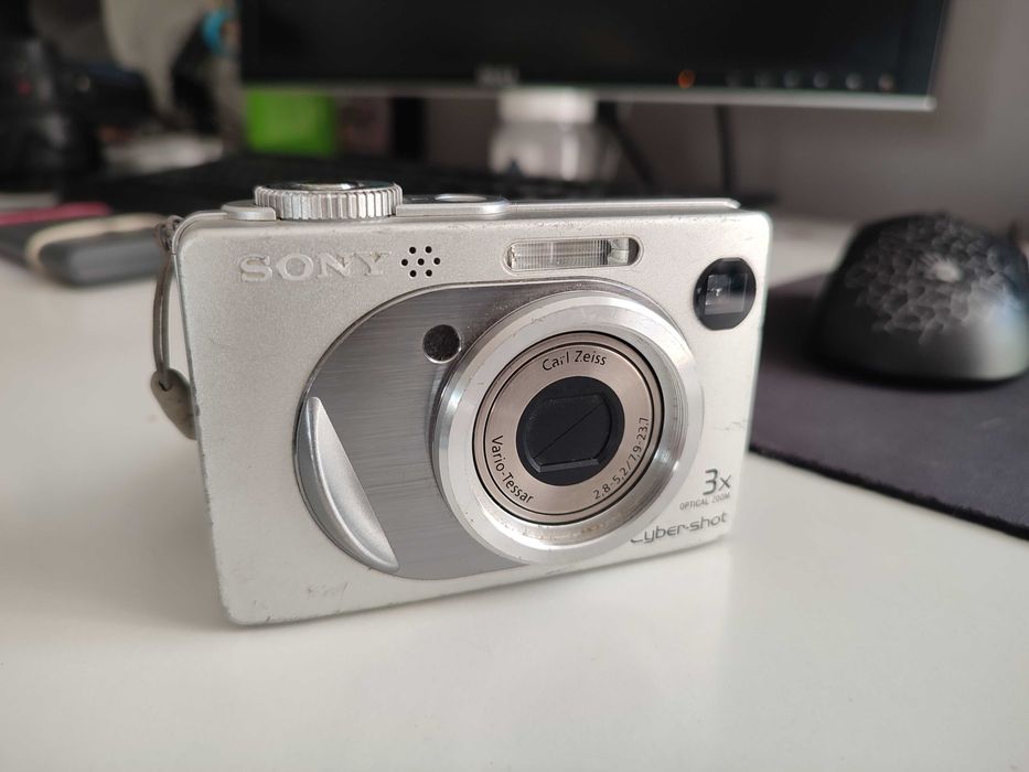 Вінтажний фотоапарат Sony Cyber-shot DSC-W1  CCD матриця 5,1Мп + Карта 1GB