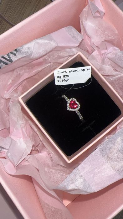 srebrny pierścionek Pandora czerwone serce