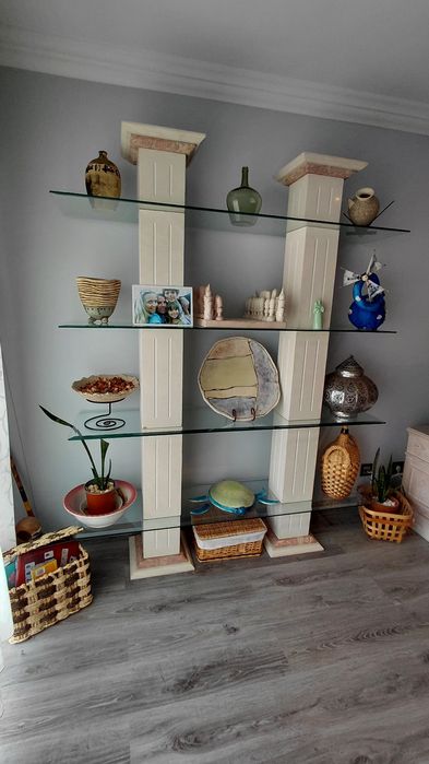 Estante e mesa de mármore