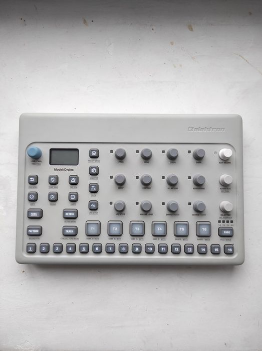 Electron model-Cycles культова драм-машина