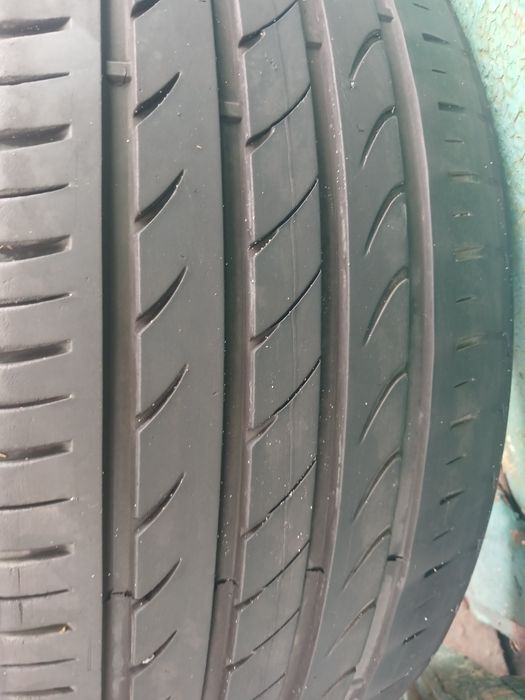 Продам літню гуму 215/40 R18