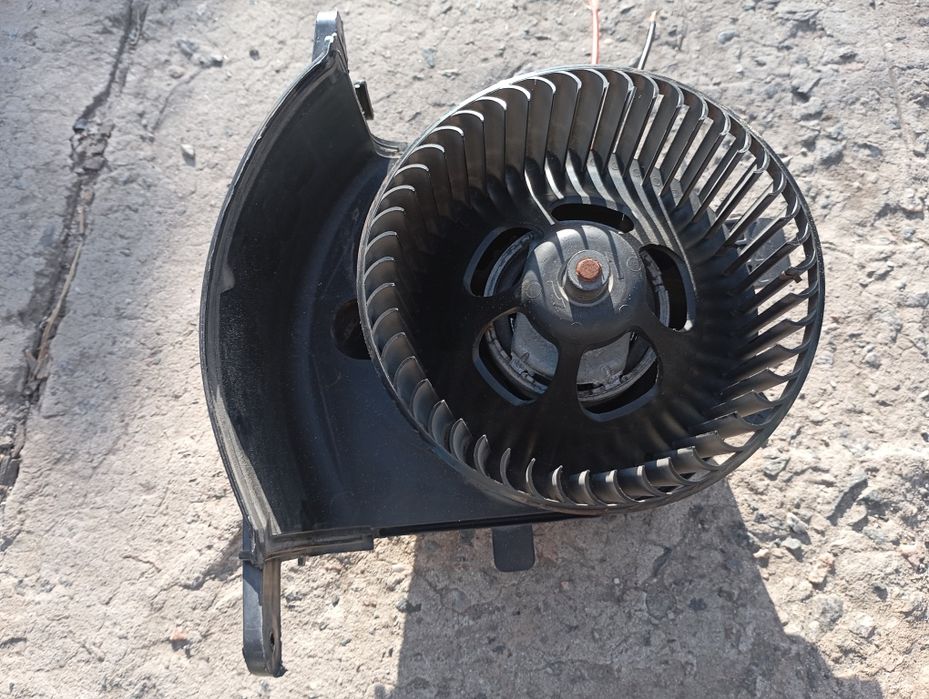 Продам вентилятор печки Рено Меган сценик2