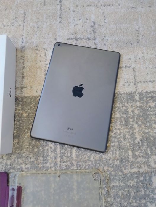 iPad 8gen. 32Gb etui