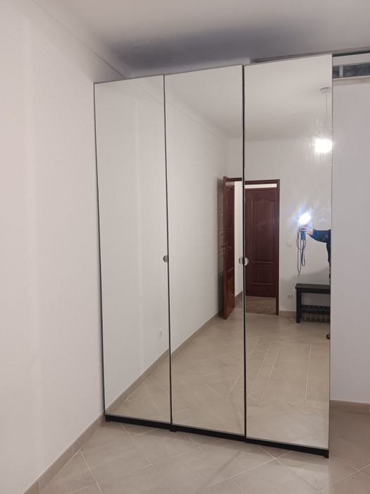Roupeiro ikea Pax com 3 portas espelho