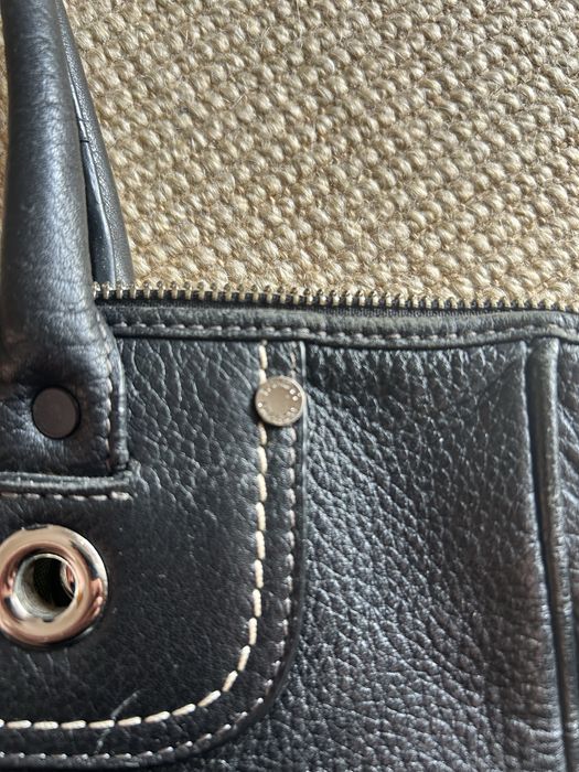 Mala Lacoste em pele macia