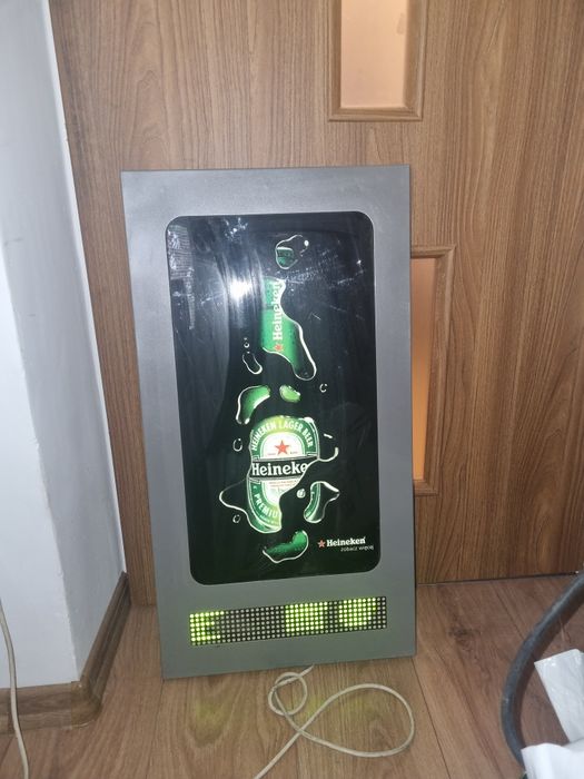 Świecąca reklama klubu