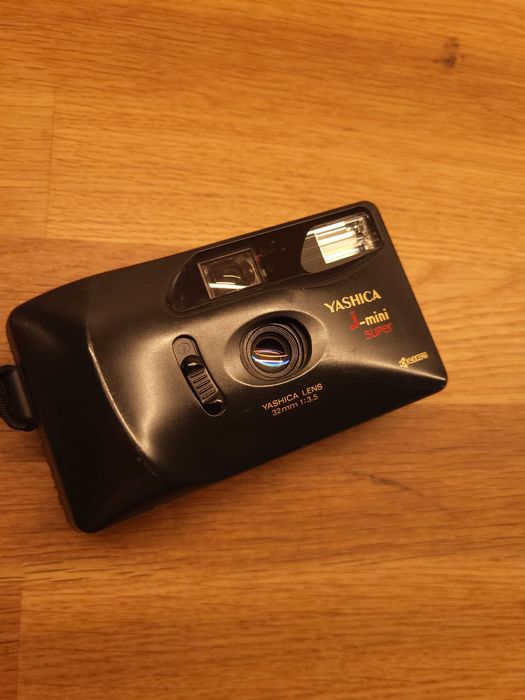 Aparat analogowy Yashica j-mini super