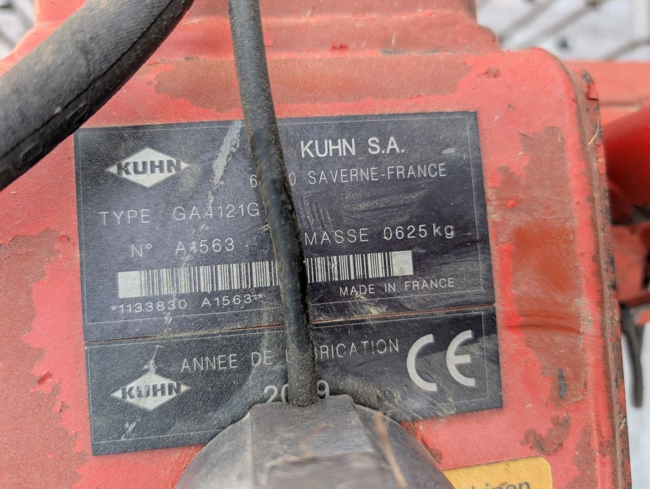 Zgrabiarka Kuhn 4121  piękna  !