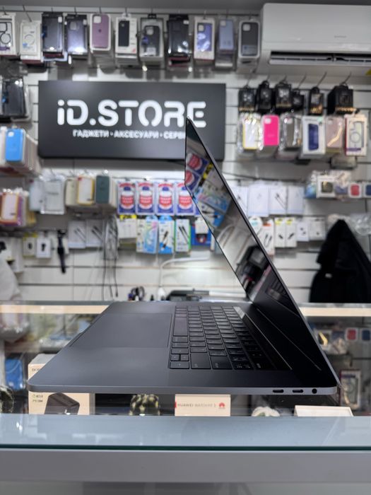 Б/У Ноутбук Apple MacBook Pro 15 2019 рік I7 6Gen 8/256Gb