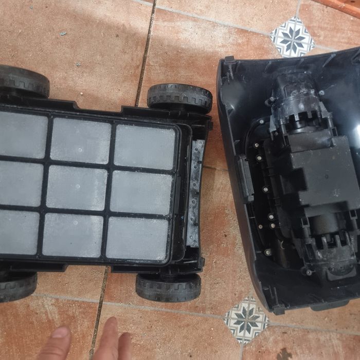 Robo limpeza piscina