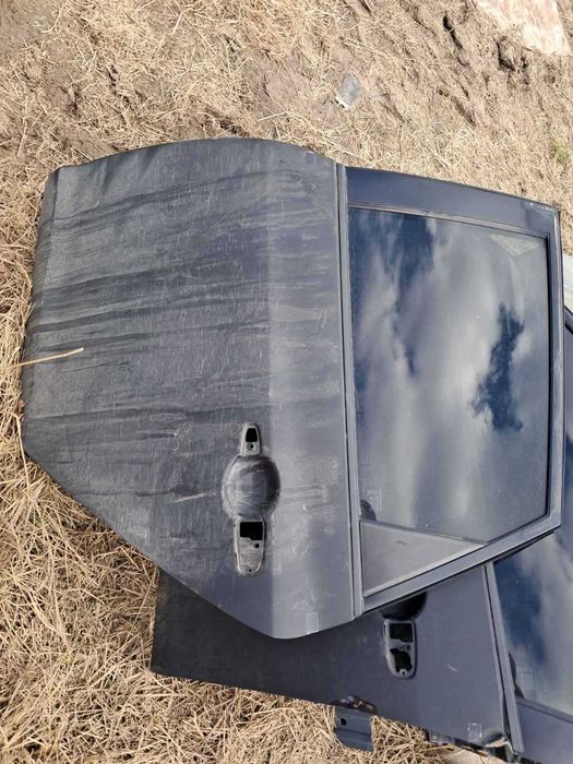 Задня ліва дверка двері дверь двери Мазда 3 БК хетчбек чорний колір