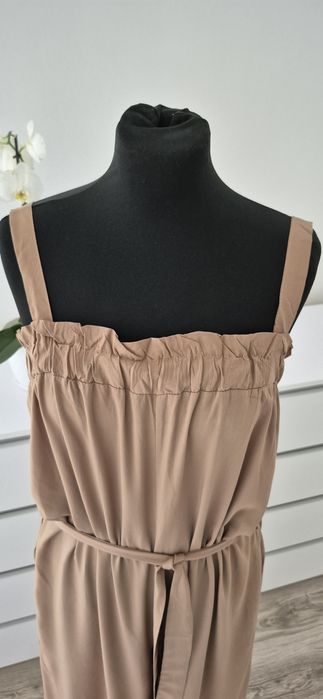 Beżowy kombinezon letni na ramiączkach szeroka nogawka 2xl-4xl