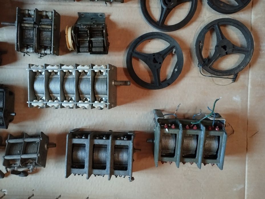 Stary kondensator zmienny strojeniowy