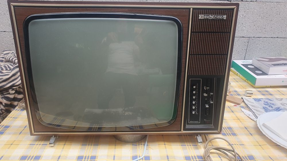 Vendo 2 TV antigas