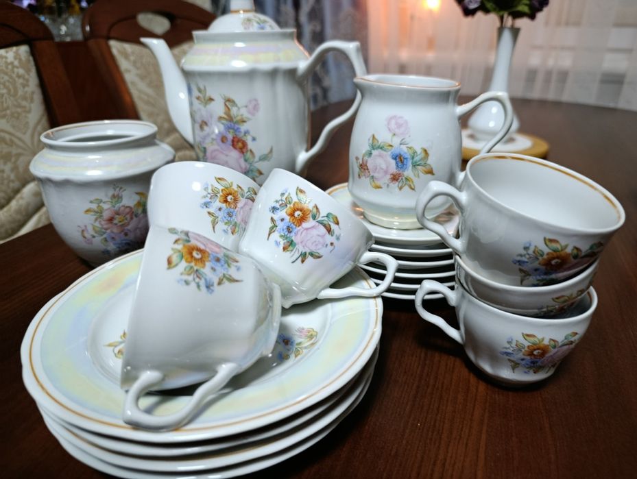 Кофейный и чайный фарфоровые наборы.Сервпнтного хранения