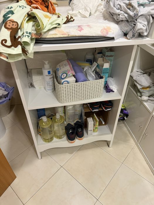 Trocador ikea com prateleira