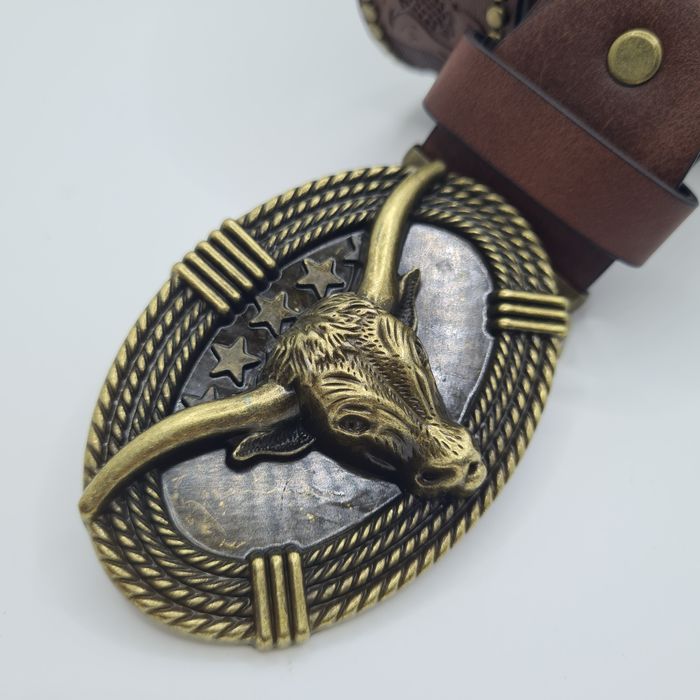 Kowbojski pasek z klamrą z motywem głowy byka