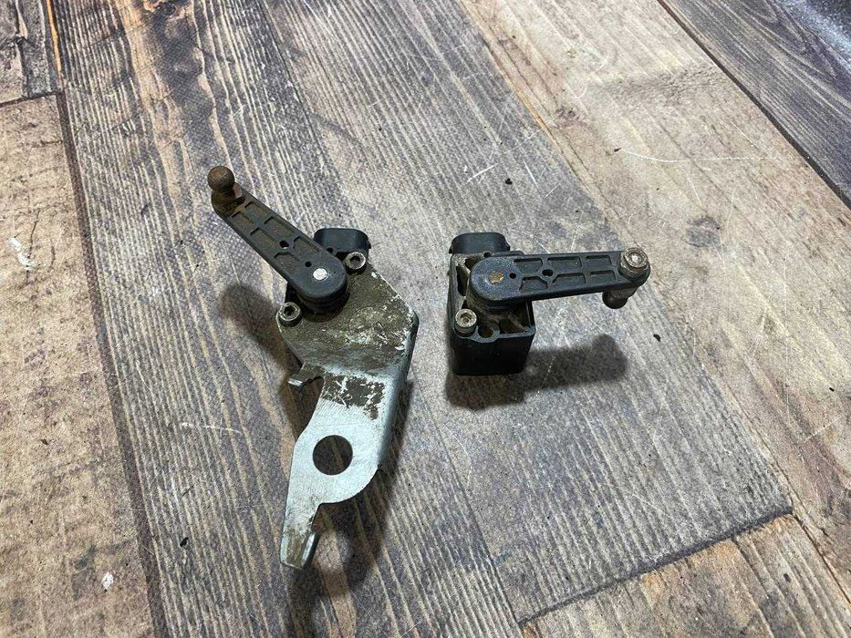 Датчик рівня положення кузова передній BMW E39 E38 1093698 / 1093697