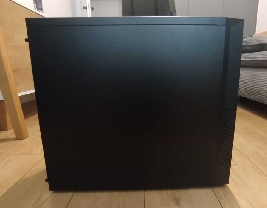 Zestaw komputerowy: komputer stacjonarny + monitor - Windows 10