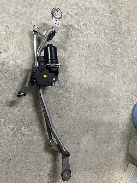 Трапеція склоочисника з движком