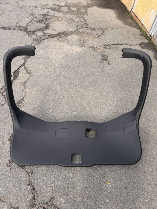 Обшивка кришки багажника toyota c-hr