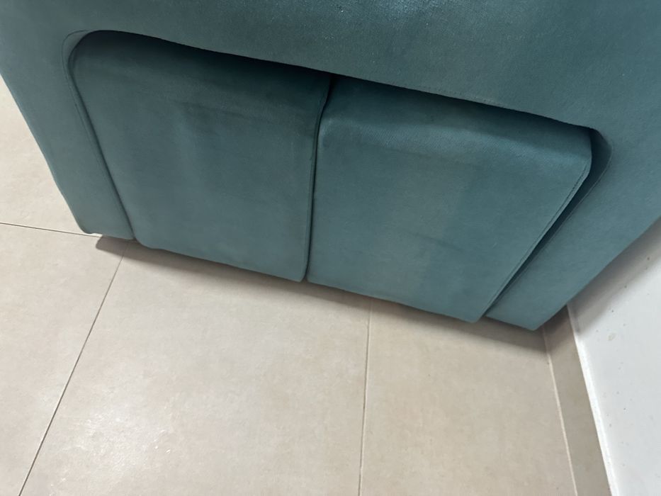 Vendo sofá chaise longue / 2 puffs para despachar!!!