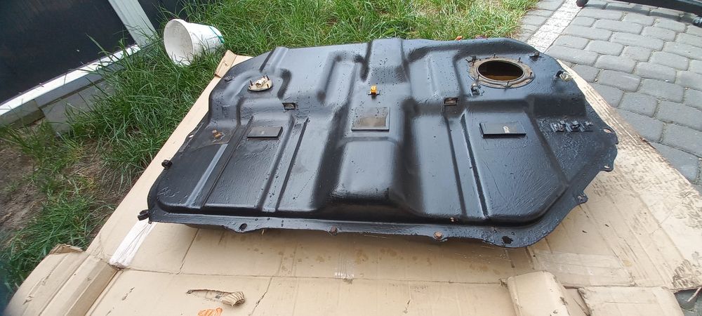 Zbiornik paliwa Mitsubishi Grandis diesel