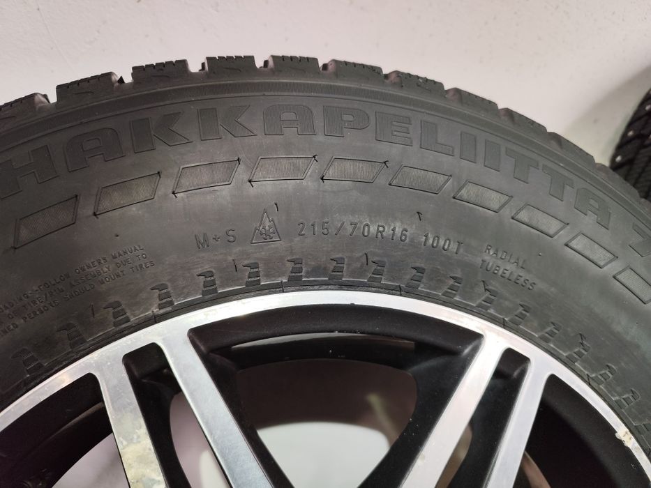Диски і шиповані шини nokian hakkapeliitta  7 suv 215/70 R16