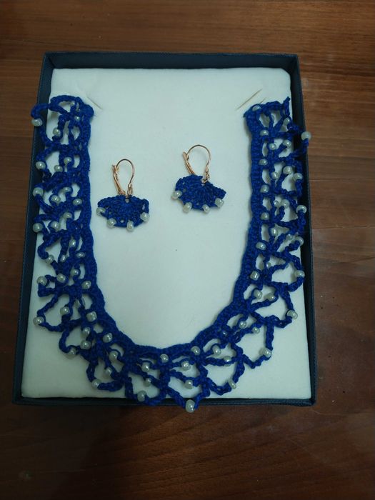 Lindos colares e brincos