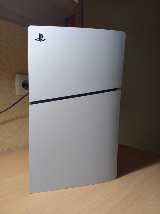 Продам Playstation 5 на гарантии память 1 тер без дисковода