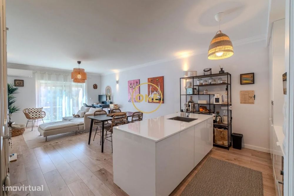 Apartamento T1 com Elevador, Terraço e Garagem, na Venda do Pinheiro