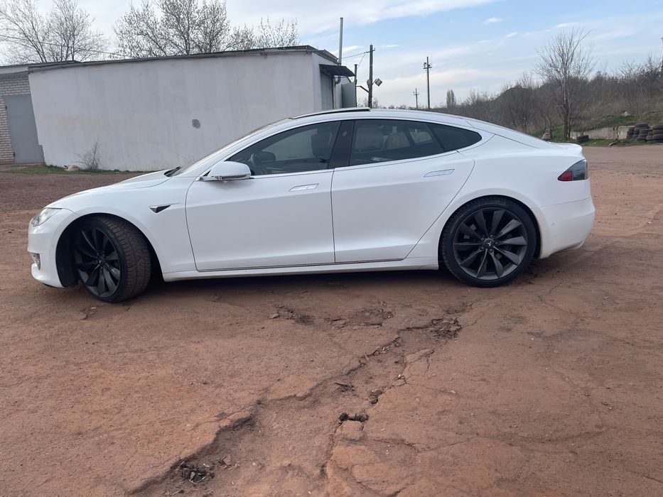 Tesla model s 75D