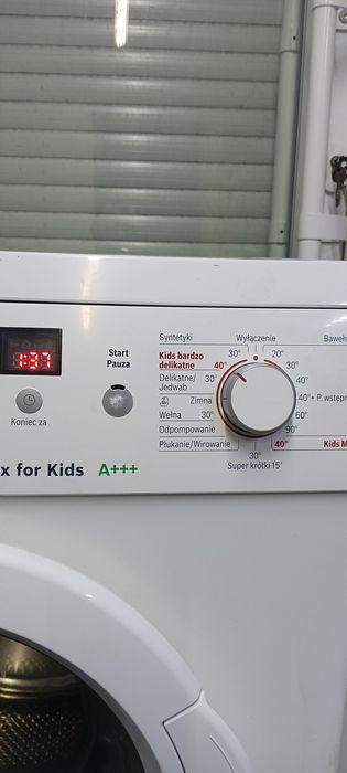 Пральна машина з баком на воду.