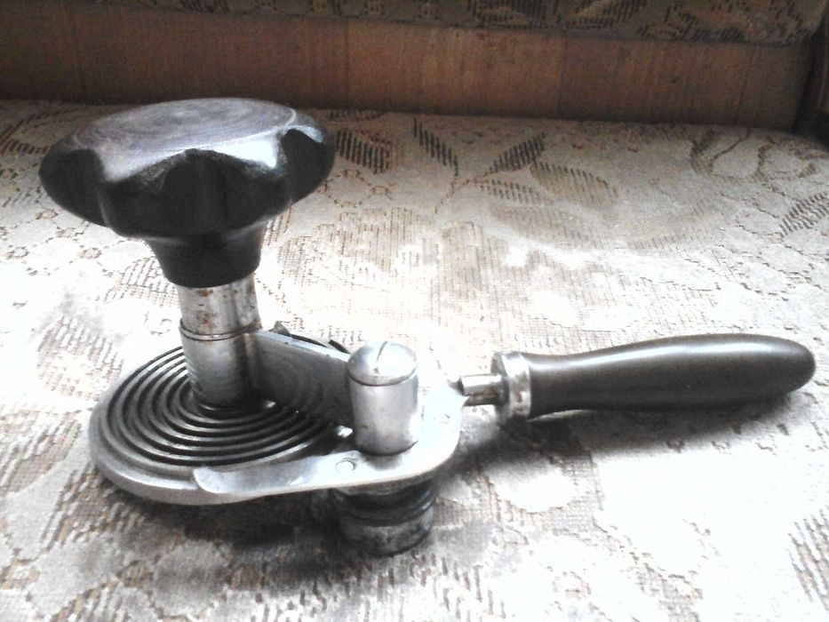 Продам ключ закаточный для консервации банок, бутылей и.т.д.