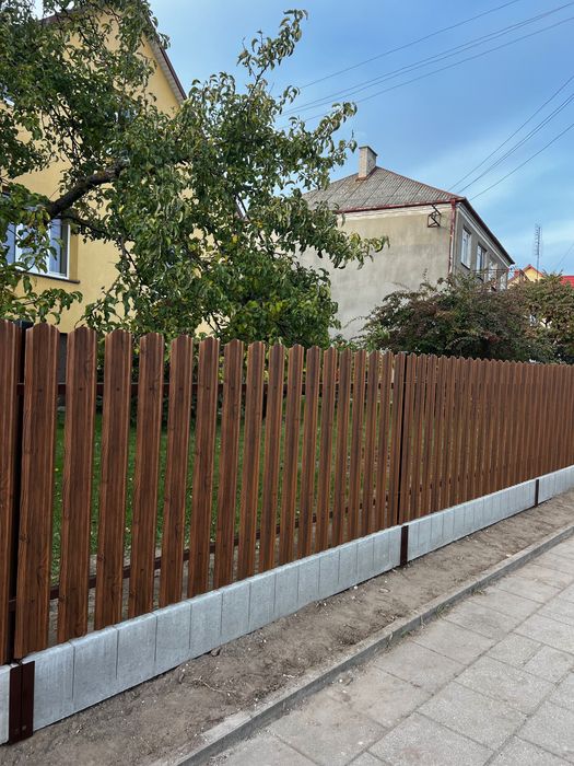 Ogrodzenie sztachetowe na podmurówce