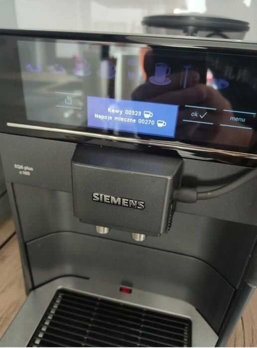 Ekspres do kawy Simens  EQ6 plus s 100 kolor czarny w idealnym stanie