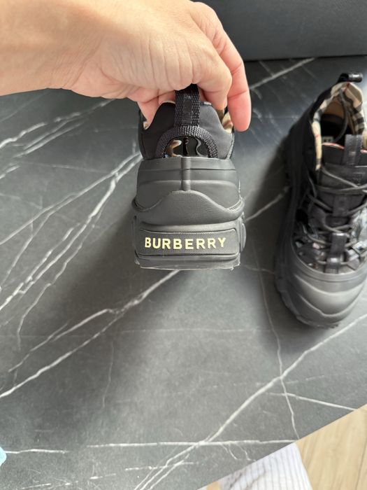 Взуття Burberry