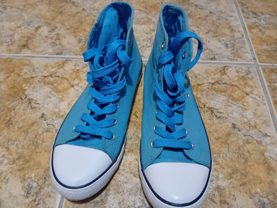 Кеди ULT. Розмір40. Удобні та стильні.