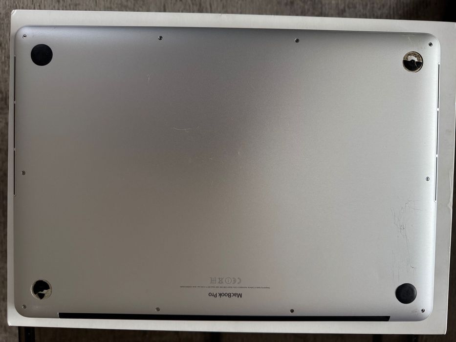 macbook pro 15 i7 16GB, 250GB