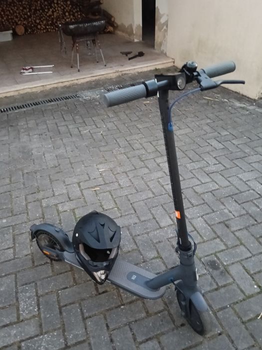 Xiaomi Electric Scooter Mi 3 (Como Nova) + Capacete Opcional