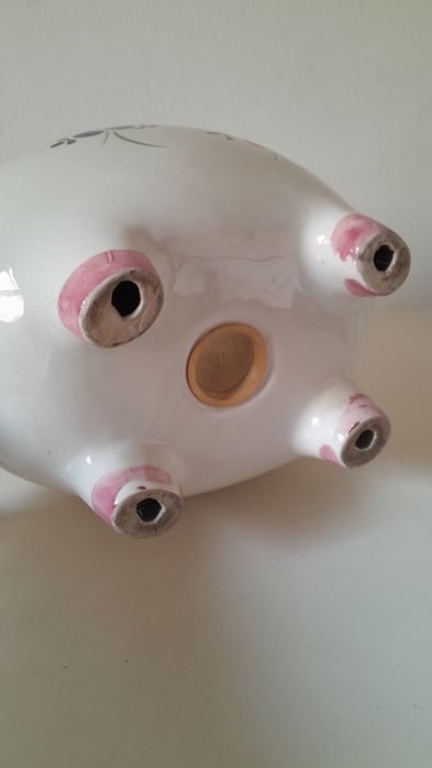 Mealheiro pintado á mão.